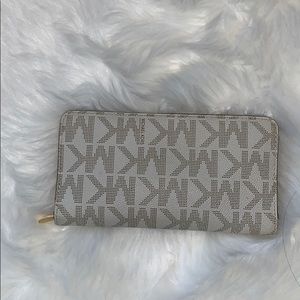 Michael Kors Bags - Michael kors wallet Michael Kors Bags - Michael kors wallet